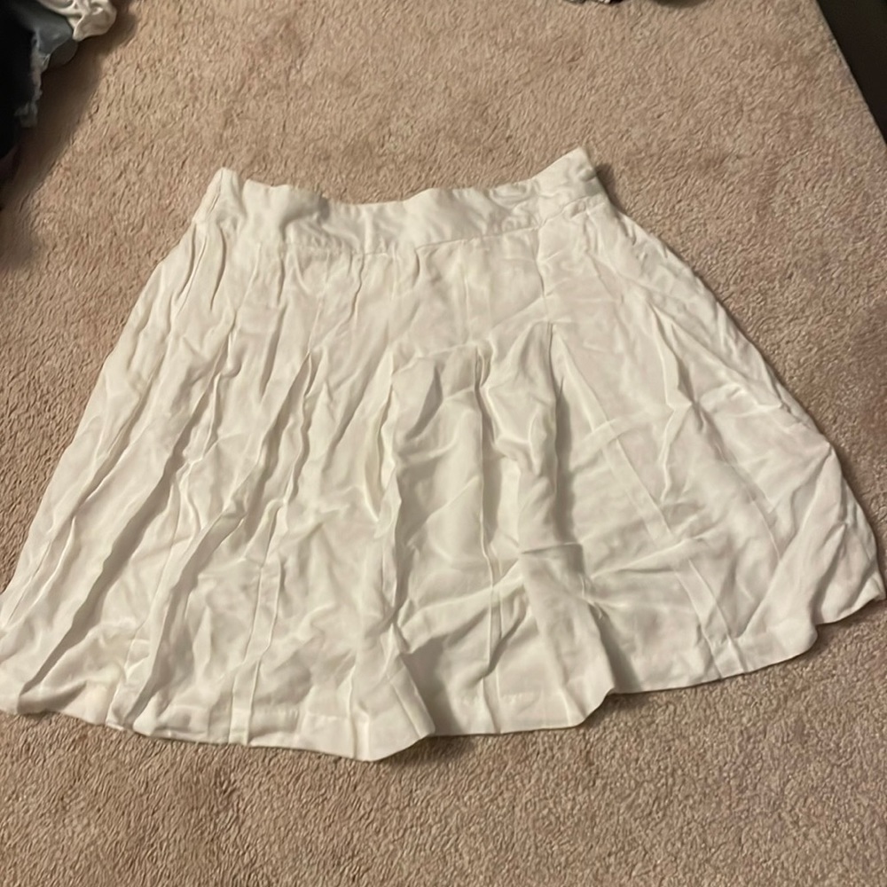 White flow skirt